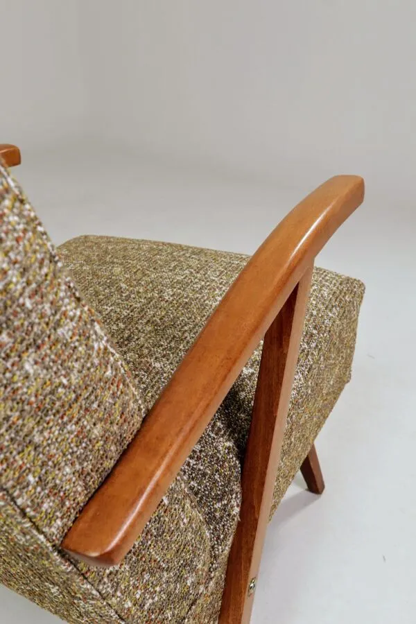 Illustration numéro 3 du produit Fauteuil vintage en tissu à motif vert rénové, années 1970.