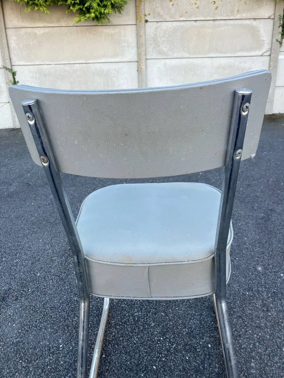 Illustration numéro 3 du produit Chaise Vintage Pullman Sky Gris Industriel