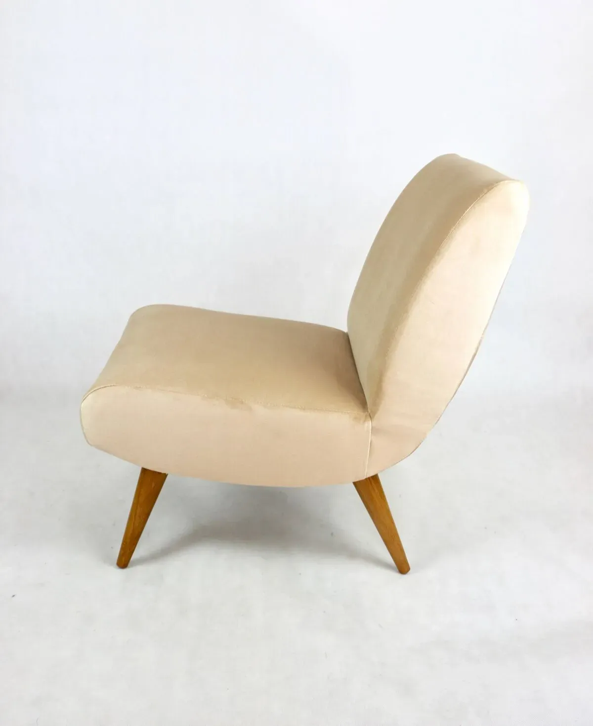 Illustration numéro 3 du produit Fauteuil Loft vintage des années 70 en velours beige champagne