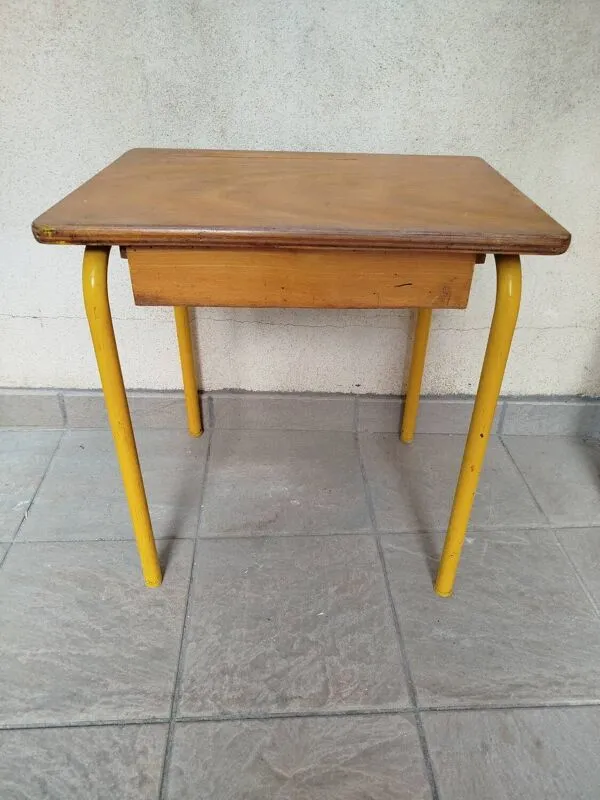 Illustration numéro 3 du produit Ancien bureau d'écolier