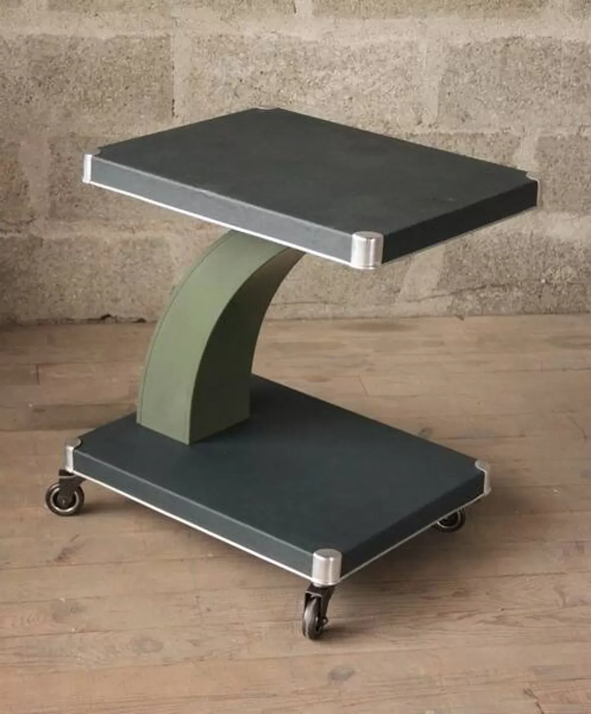 Illustration numéro 3 du produit table roulette desserte industrielle