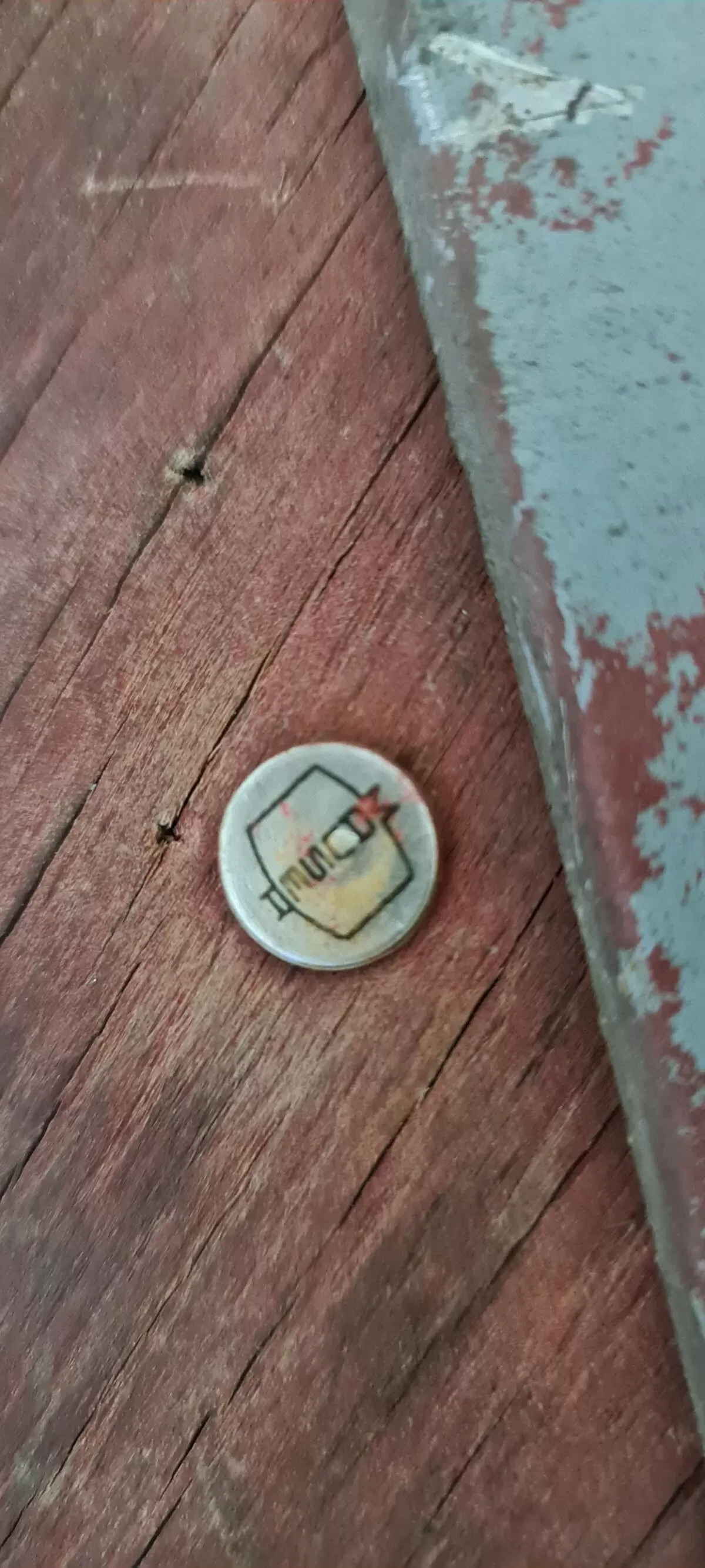 Illustration numéro 3 du produit Tabouret industriel en métal et bois