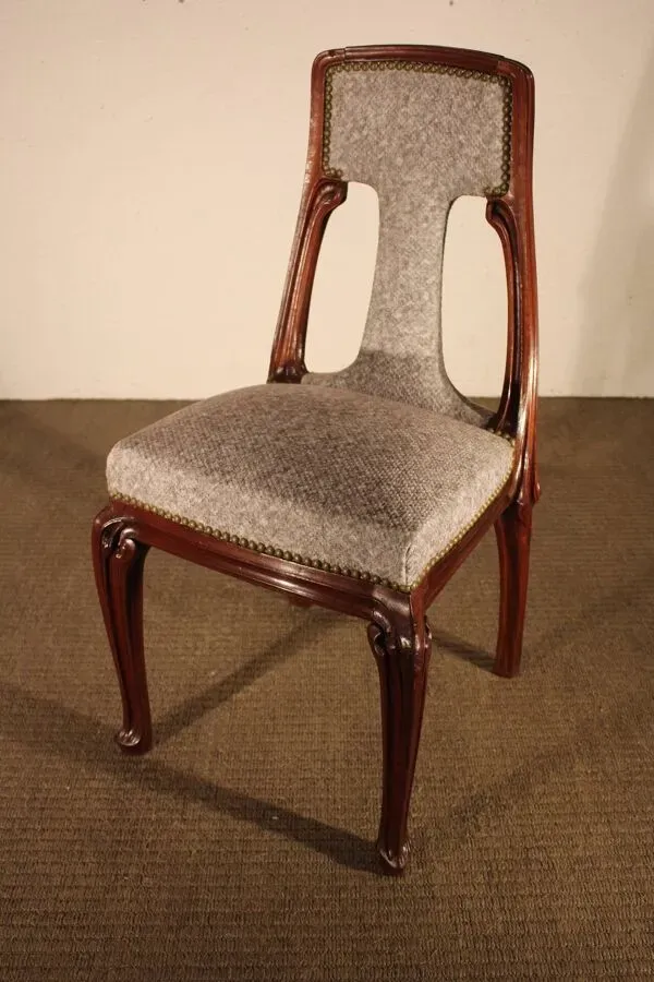 Illustration numéro 3 du produit Chaises Art Nouveau