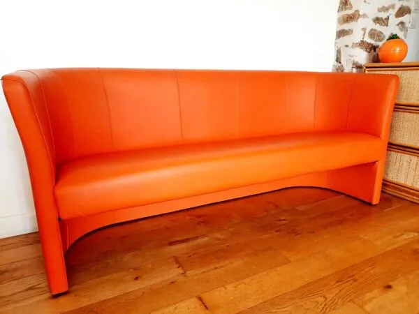 Illustration numéro 3 du produit Canapé vintage incurvé orange
