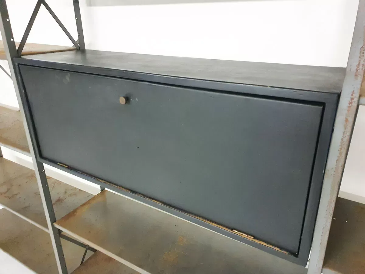 Illustration numéro 3 du produit Unité murale industrielle en métal et en bois