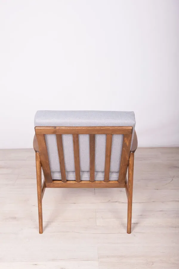 Illustration numéro 3 du produit Fauteuil modèle 300-139 de l’usine Swarzędzka, années 1960