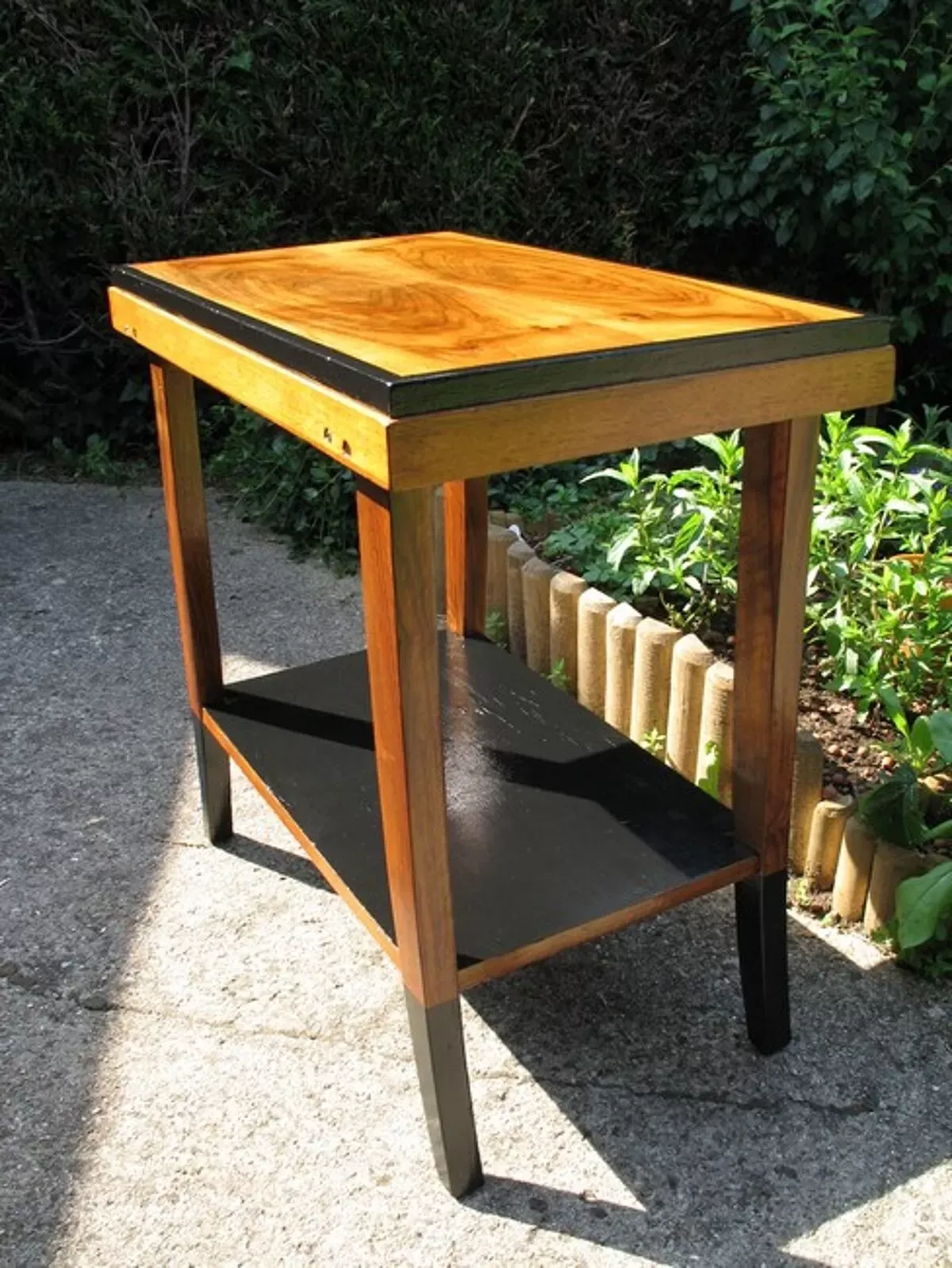 Illustration numéro 3 du produit Table d'appoint