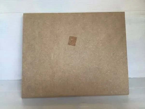 Illustration numéro 3 du produit Plateau avec poignées en cœur en bois