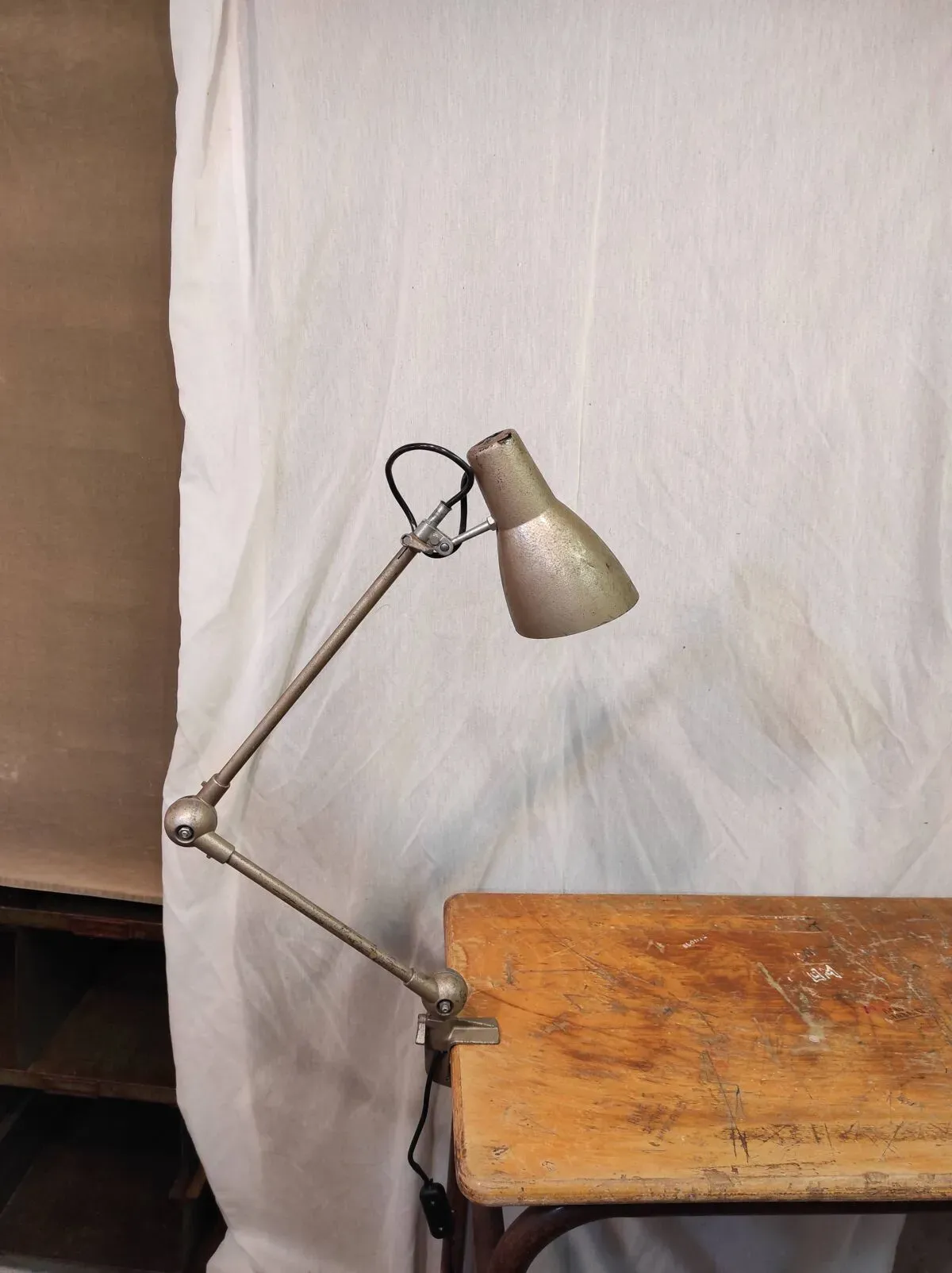 Illustration numéro 3 du produit Lampe d'atelier articulée 1960