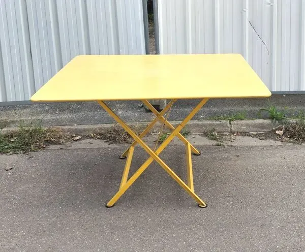 Illustration numéro 3 du produit Table de jardin Fermob