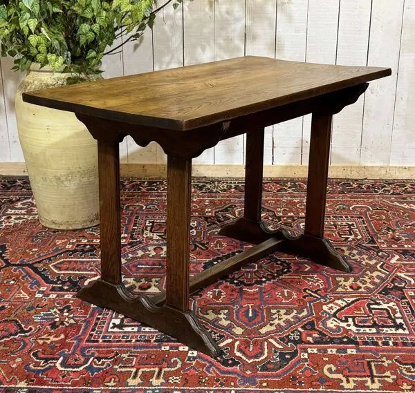 Illustration numéro 3 du produit Table bistrot en châtaignier des années 1950