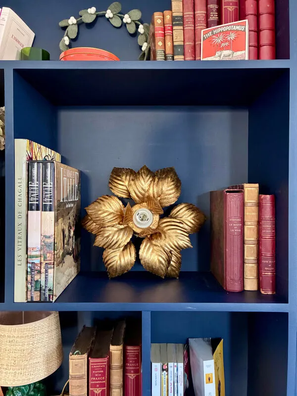 Illustration numéro 3 du produit Applique fleur ''Masca Italie'' en tôle dorée, 1970