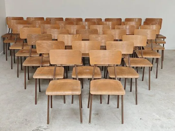 Illustration numéro 3 du produit Lot de 35 chaises d'école tchèque Kovona style bistrot des