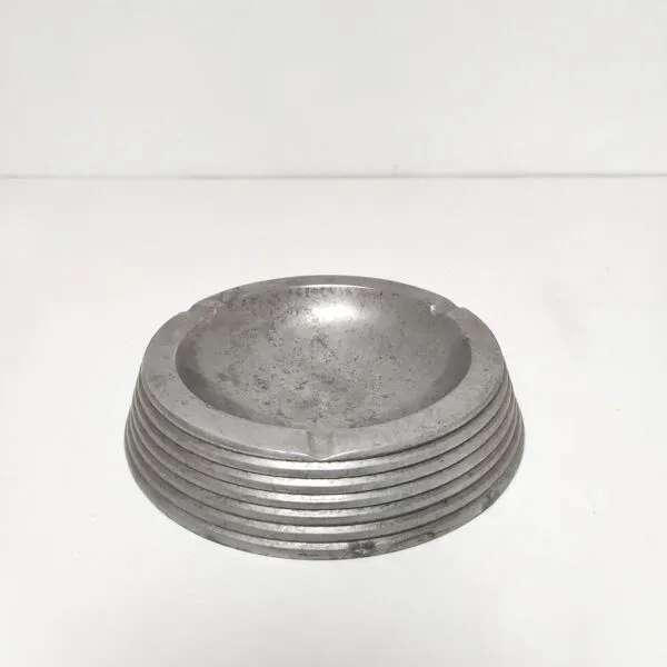 Illustration numéro 3 du produit Cendrier rond vintage bistrot années 50 fonte aluminium