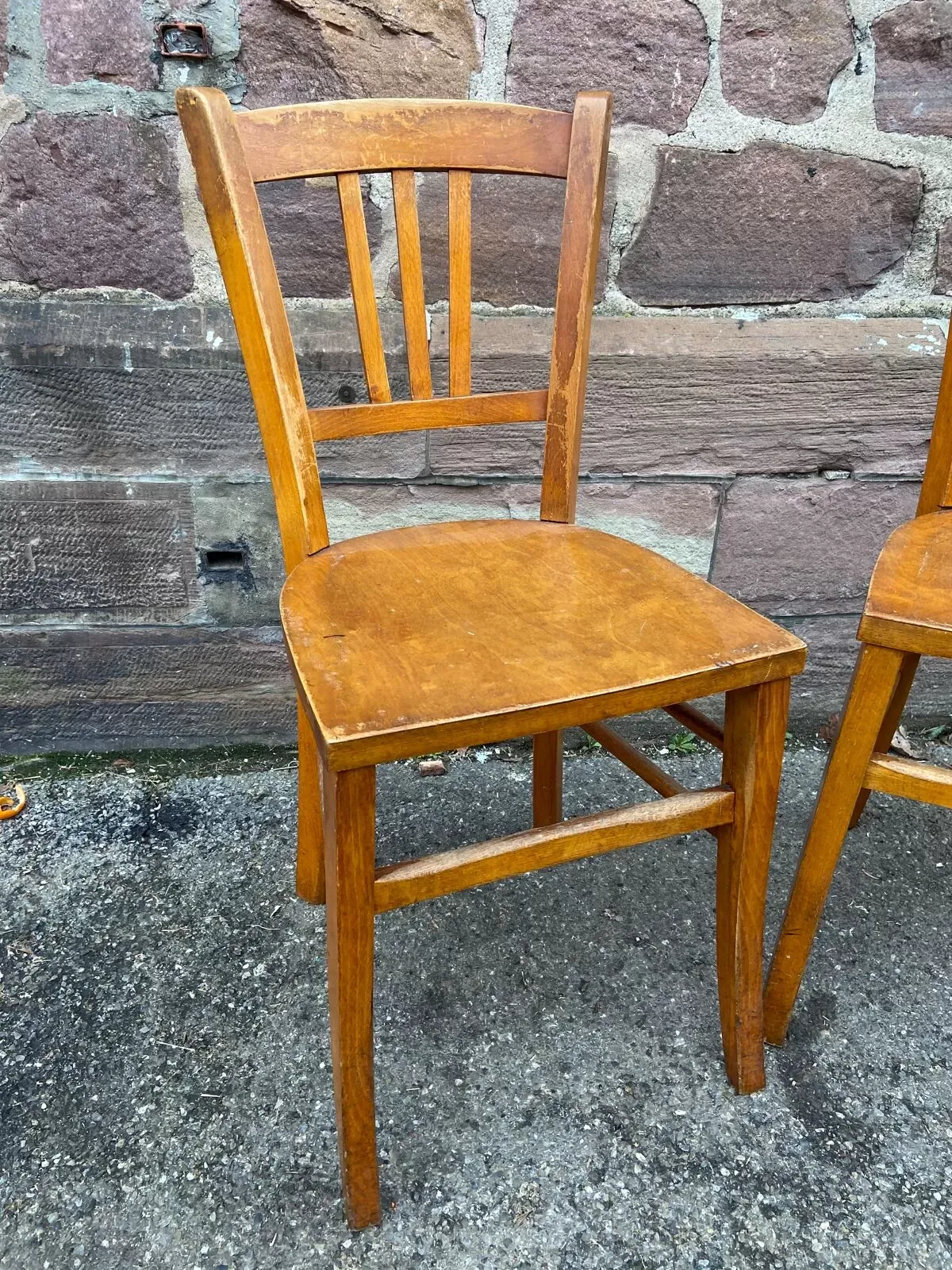 Illustration numéro 3 du produit Paire de chaises bistrot 1950 brasserie bois courbé