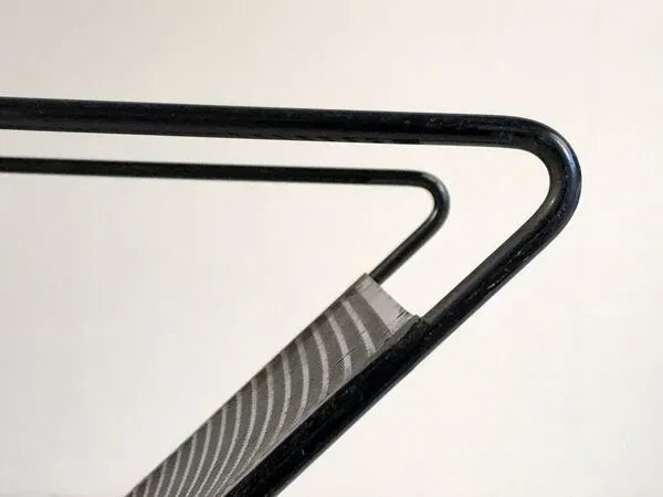 Illustration numéro 3 du produit Porte-revue en tole perforée, 1960