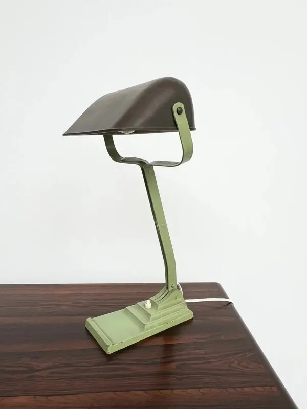 Illustration numéro 3 du produit Lampe de bureau articulée ERPE — Vert pâle et bakélite, Belgique, années 30-40