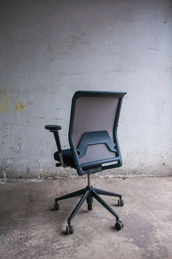 Illustration numéro 3 du produit Chaise de bureau Vitra ID Trim par Antonio Citterio