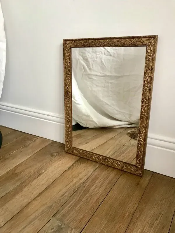 Illustration numéro 3 du produit Miroir en bois et stuc doré début XXème