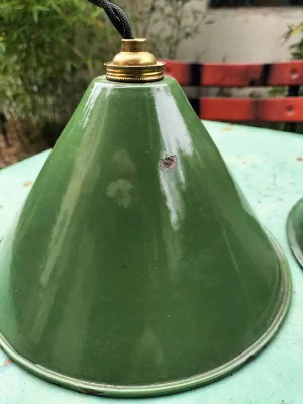 Illustration numéro 3 du produit 2 suspensions cônes tôles émaillées