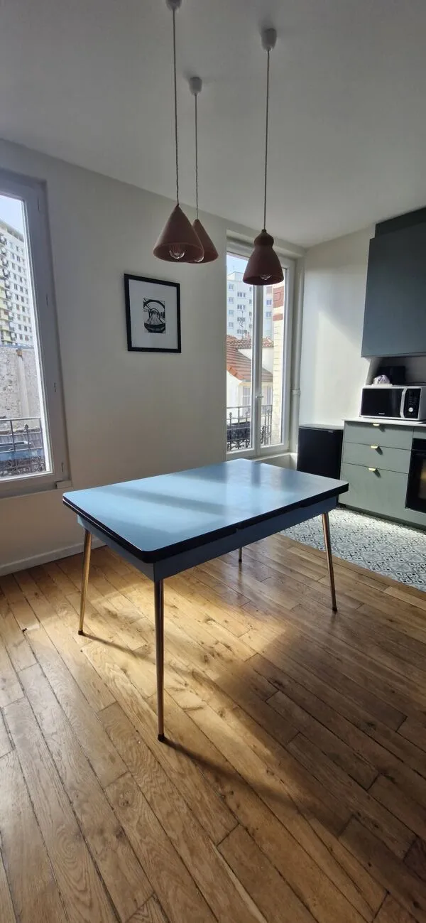 Illustration numéro 3 du produit Table à manger extensible formica Années 70