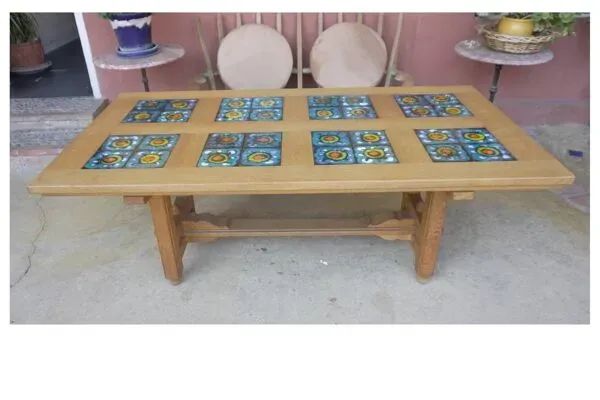 Illustration numéro 3 du produit Table de salle à manger par Guillerme et Chambron Édition ''Votre Maison