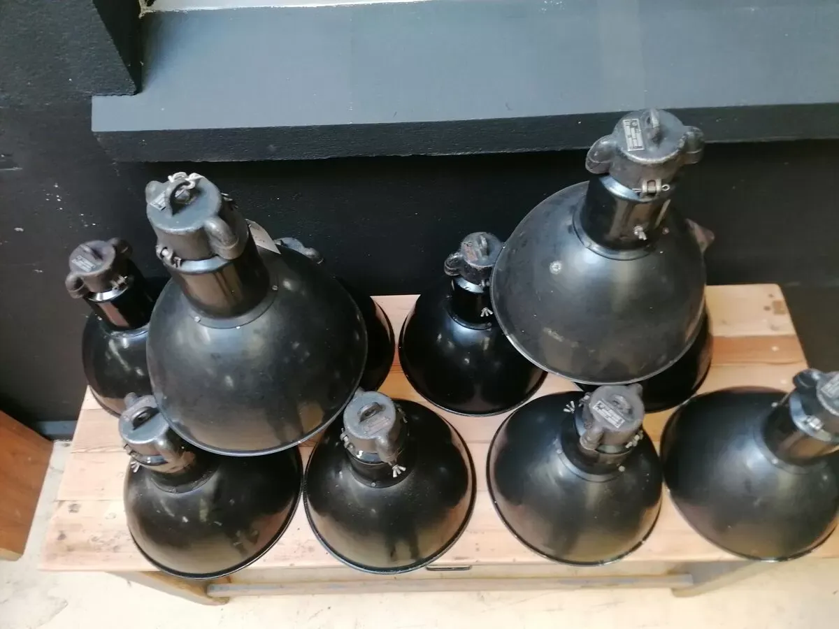 Illustration numéro 3 du produit Suspension vintage, métal émaillé, années 60