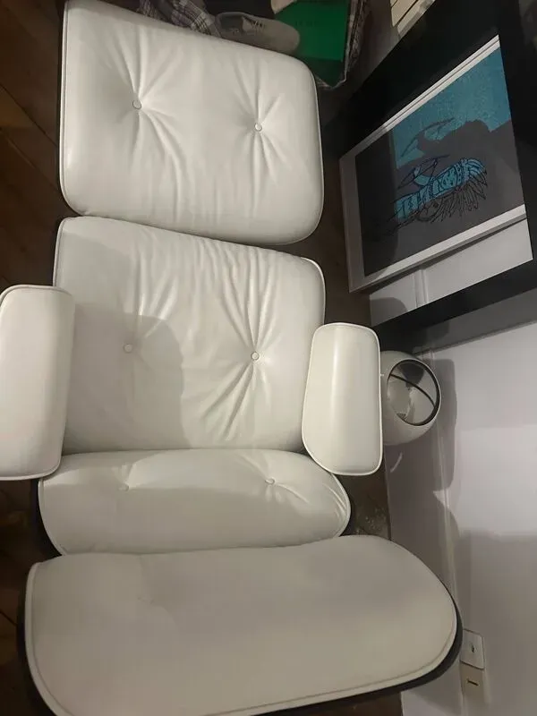 Illustration numéro 3 du produit vitra eames lounge chair white and black