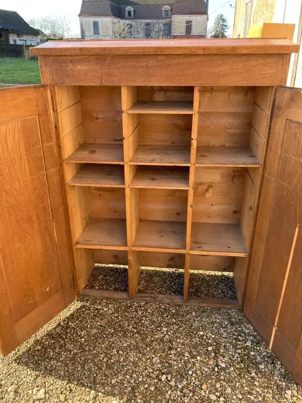 Illustration numéro 3 du produit Meuble à casiers