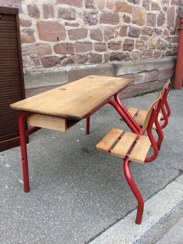 Illustration numéro 3 du produit Pupitre d'écolier vintage