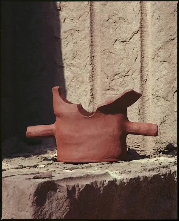 Illustration numéro 3 du produit INSTINCT Meta - vase en grès  - by Léa Munsch