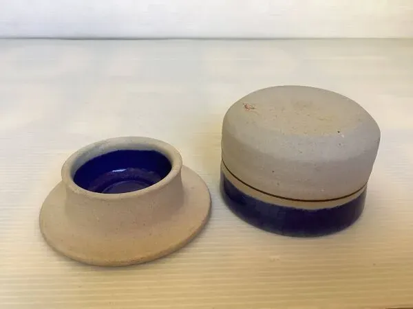 Illustration numéro 3 du produit Petit beurrier à eau