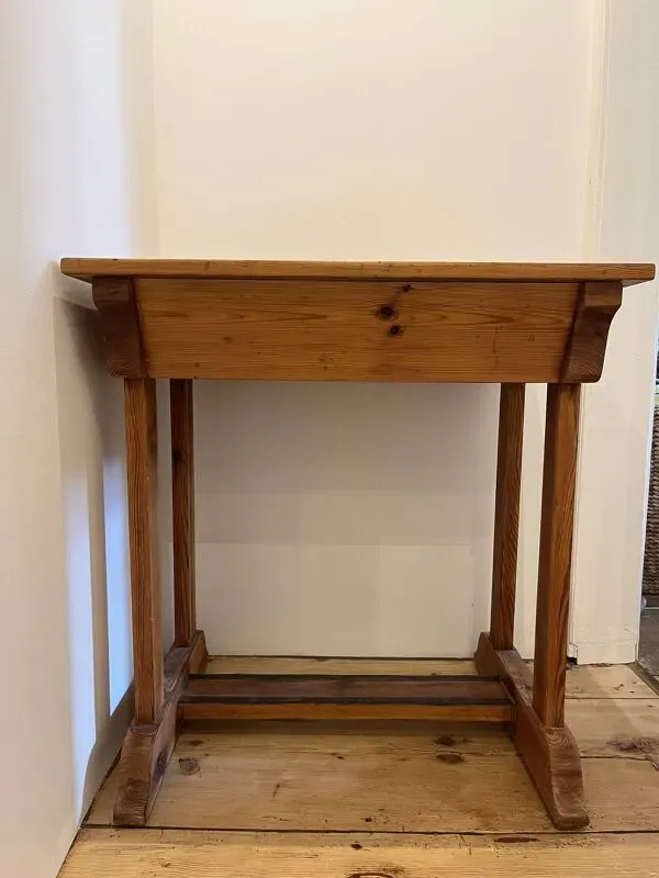 Illustration numéro 3 du produit Bureau écolier scandinave