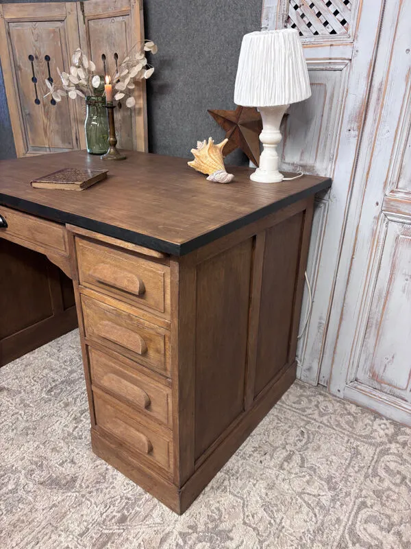 Illustration numéro 3 du produit Bureau à tiroirs