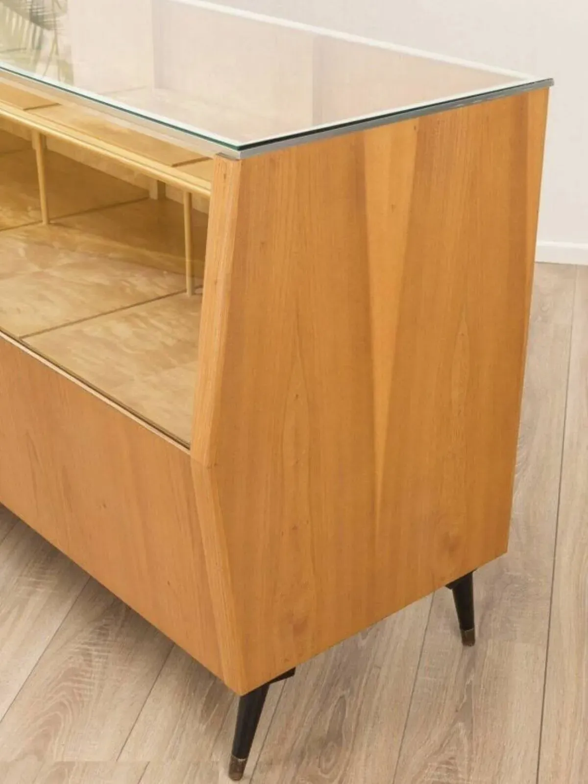 Illustration numéro 3 du produit Comptoir commercial en hêtre plaqué 1950s