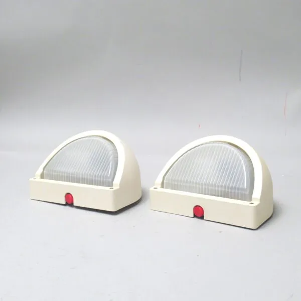 Illustration numéro 3 du produit Paire d’appliques balises Polo Prisma 1980