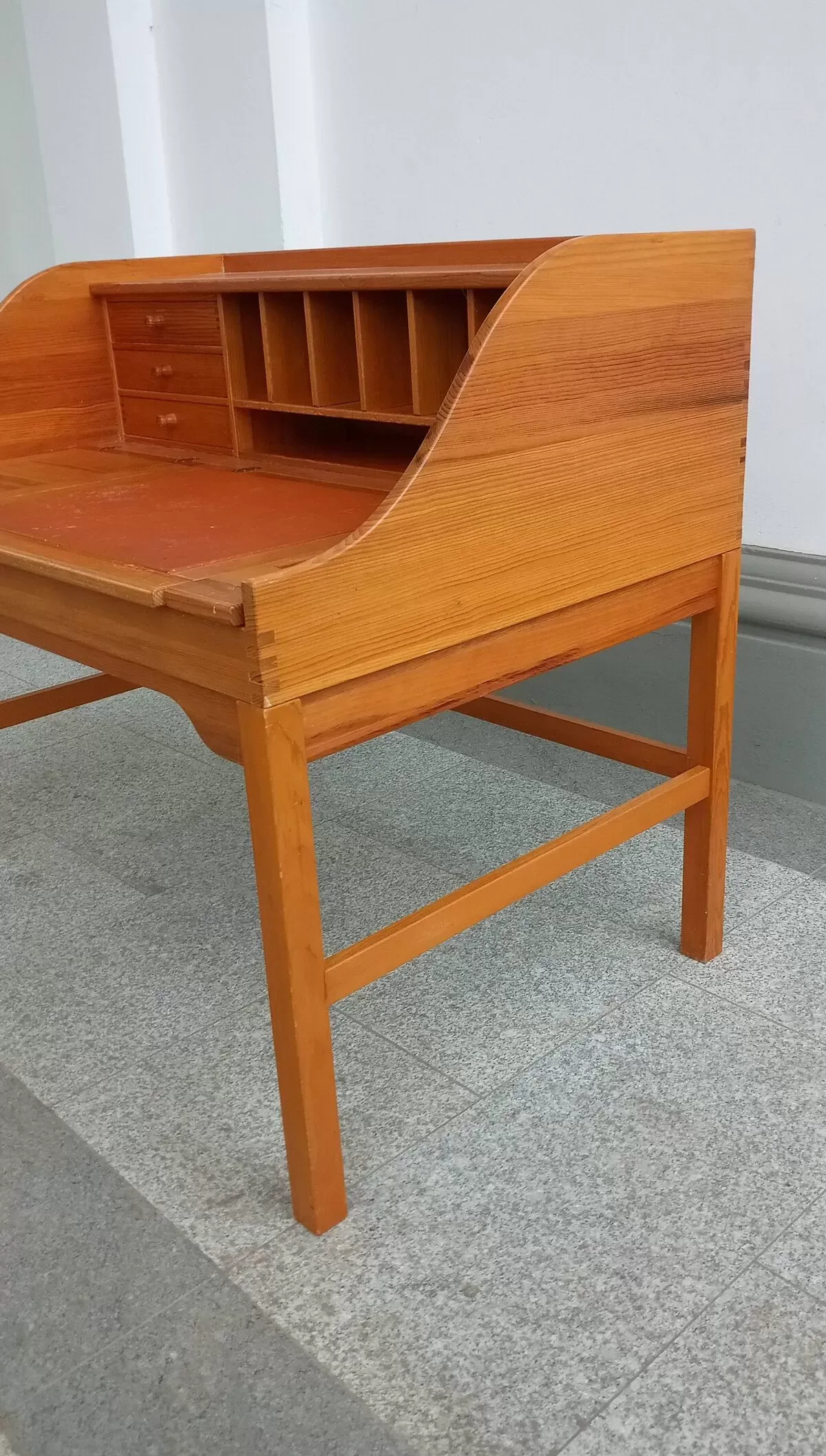 Illustration numéro 3 du produit Bureau en pin de l'Oregon par Andreas Hansen pour Hadsten Træindustri