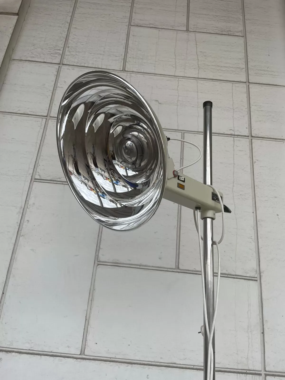 Illustration numéro 3 du produit Lampadaire infrarouge industriel