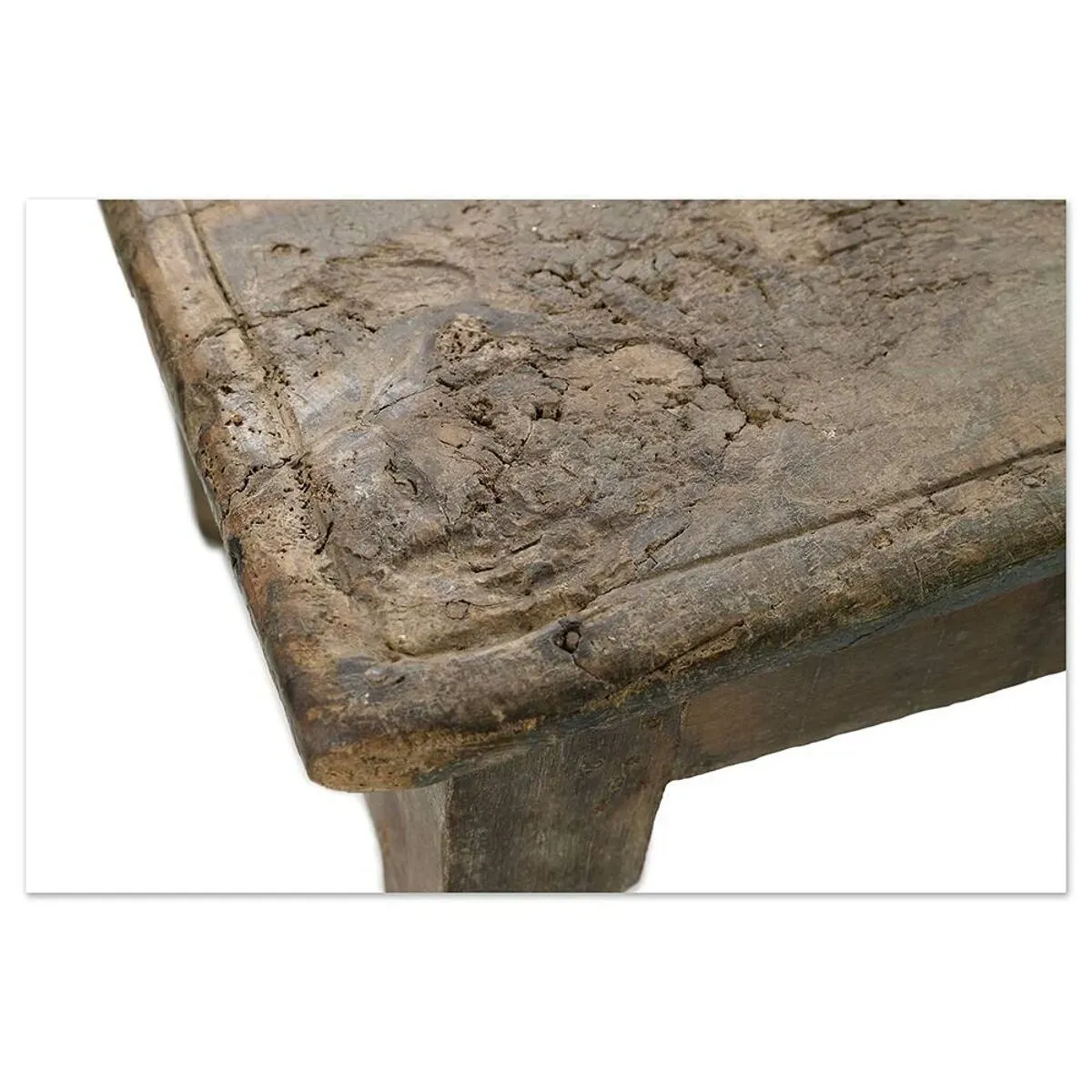 Illustration numéro 3 du produit Table basse en bois massif patiné