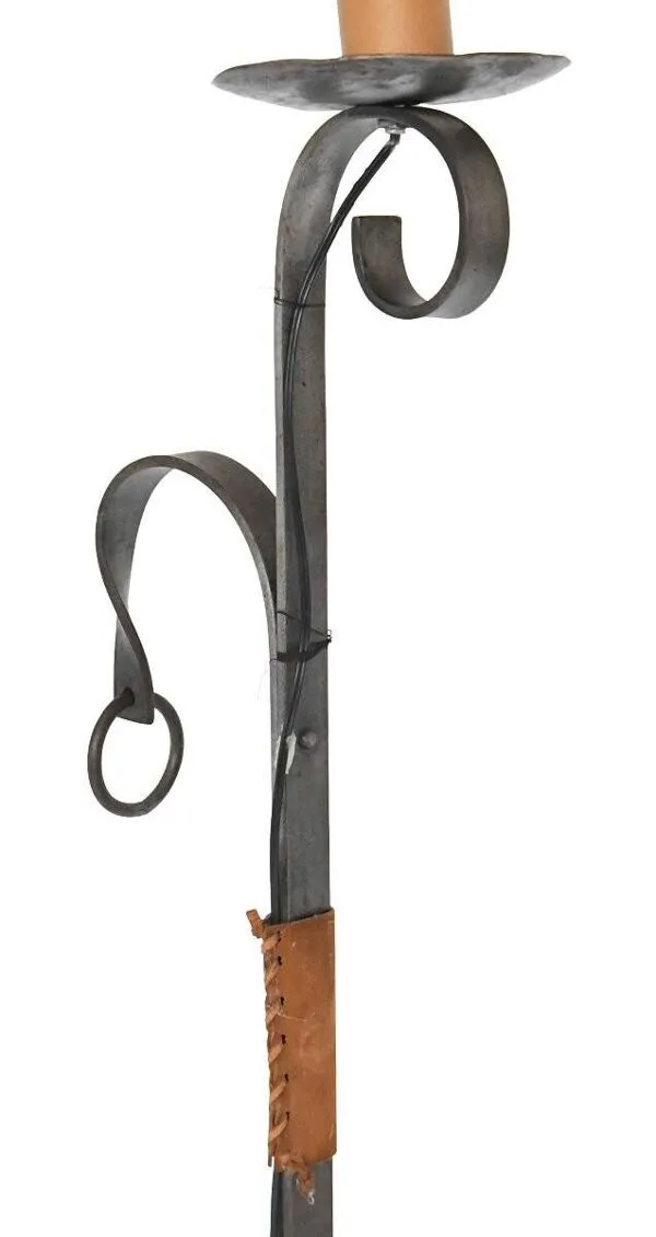 Illustration numéro 3 du produit Lampadaire en fer forgé