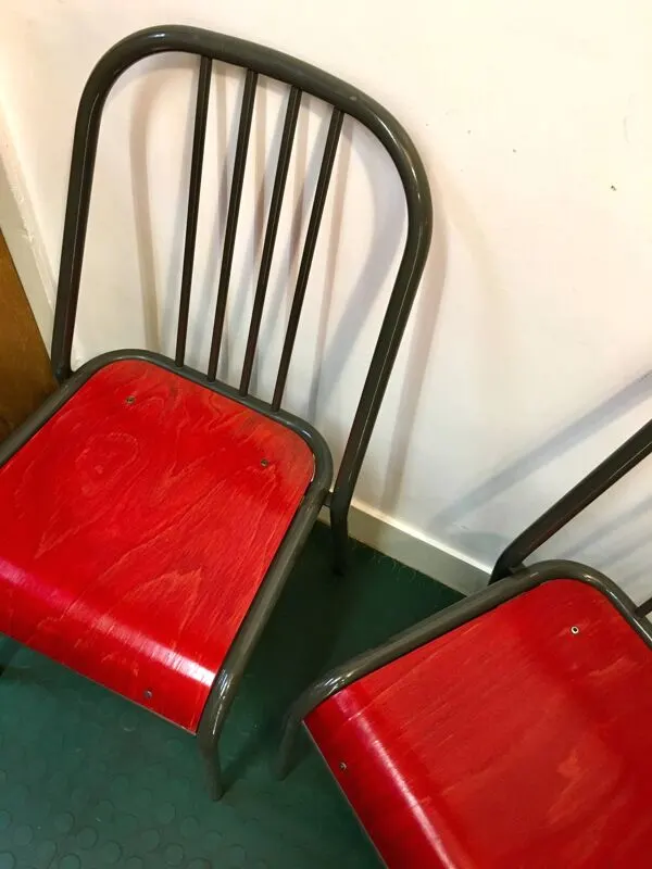 Illustration numéro 3 du produit Paire chaises industrielles vintage