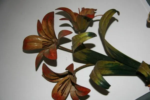 Illustration numéro 3 du produit Paire d’appliques florales vintage style florentin italien  métal