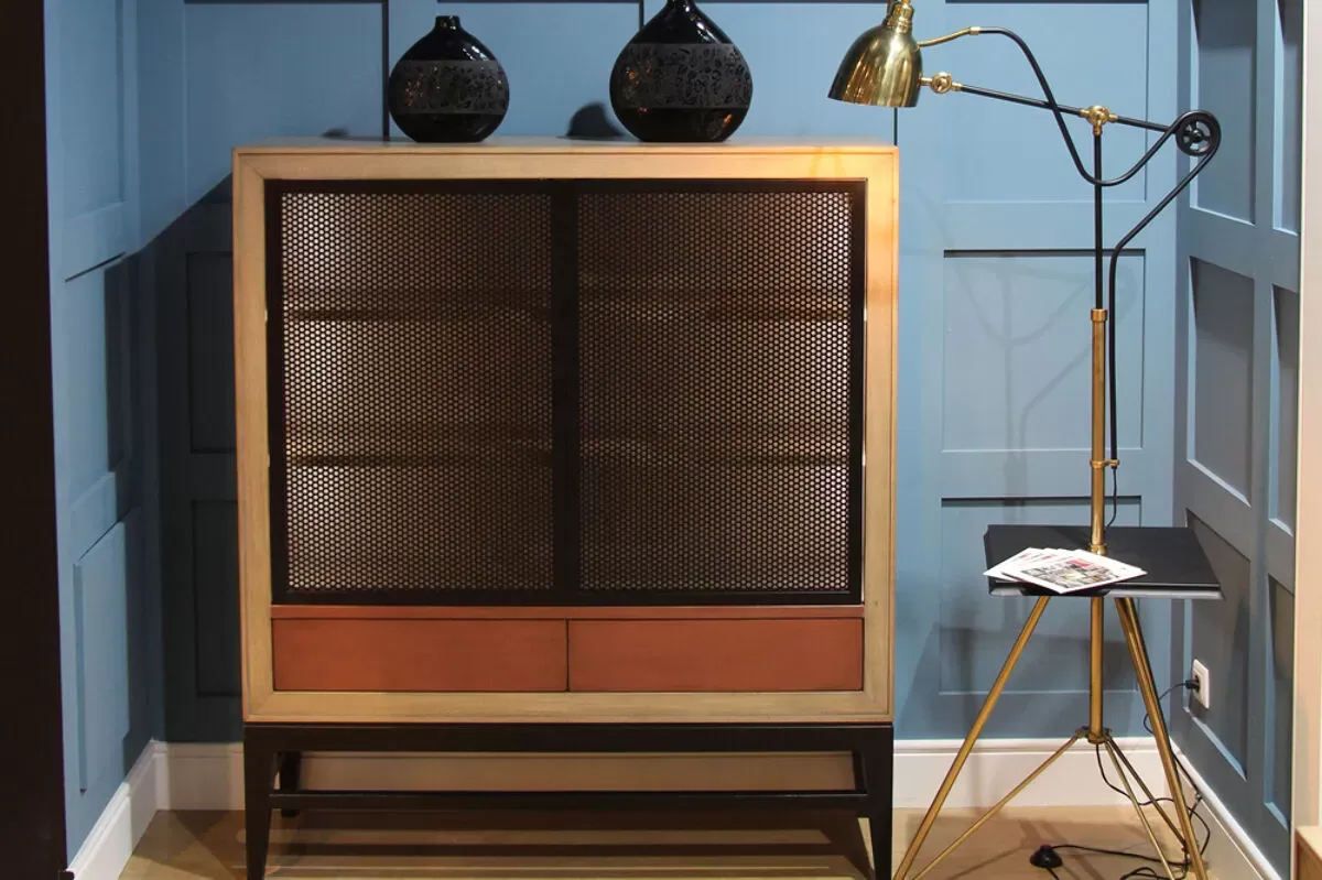 Illustration numéro 3 du produit Vaisselier porte métal