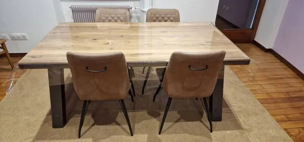 Illustration numéro 3 du produit Table et Chaises H&H