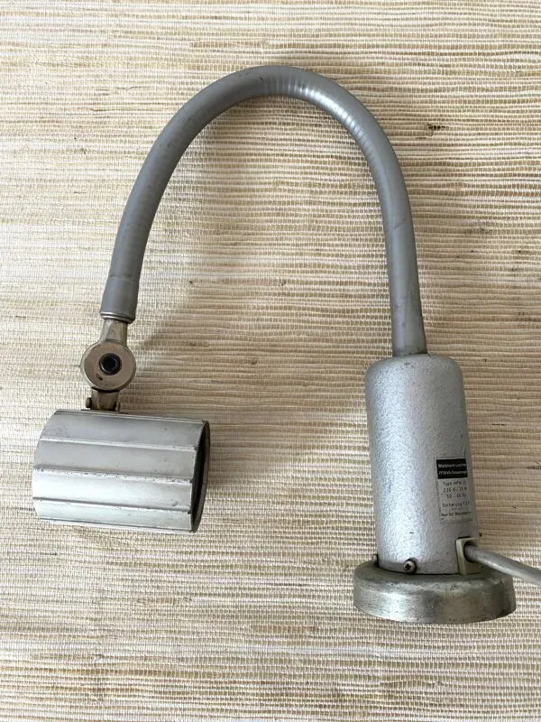 Illustration numéro 3 du produit Lampe industrielle, lampe d'atelier  Waldmann aimantée HPM20