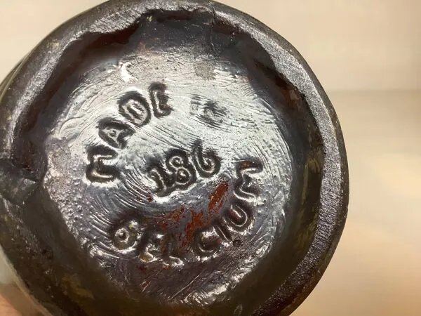 Illustration numéro 3 du produit Vase soliflore flammé noir irisé Thulin Belgium