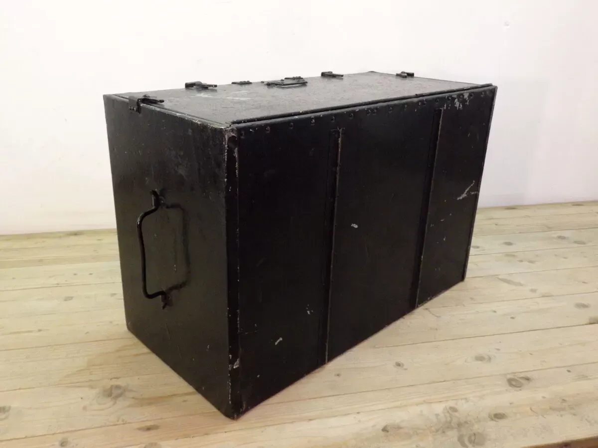 Illustration numéro 3 du produit Caisse militaire maritime