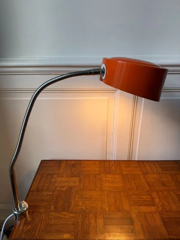 Illustration numéro 3 du produit Lampe d’atelier orange à étau – années 70