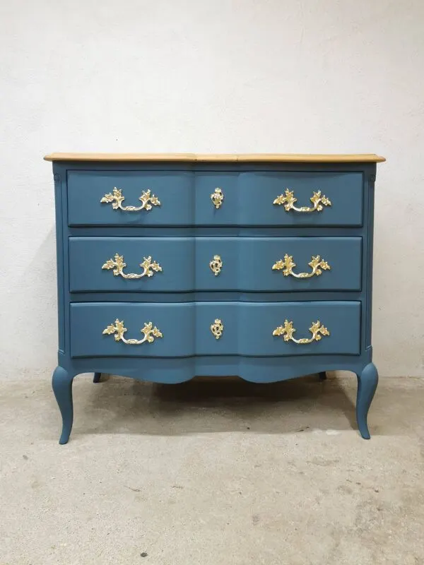 Illustration numéro 3 du produit Commode vintage en merisier relookée