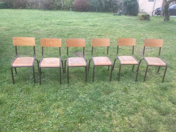 Illustration numéro 3 du produit Chaises d écolier